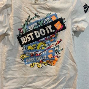 Nike kids size 4 graphic t shirt short sleeve white
